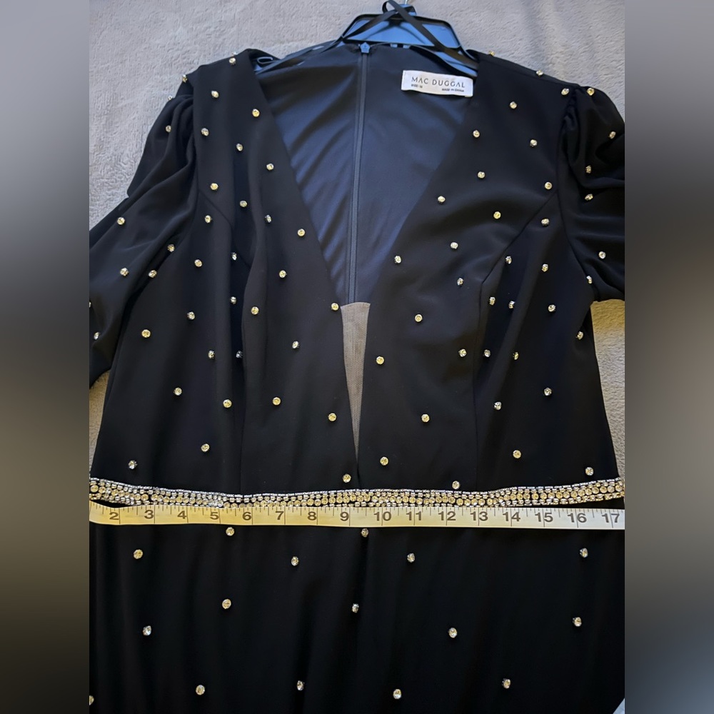 MAC DUGGAL Black Jewel Encrusted Long Sleeve Belted Evening Gown Size 10-12 - Picture 3 of 3